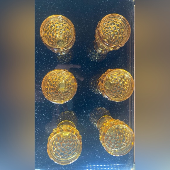 Vintage amber glass decanter and cup set UV reactive grape motif - Picture 5 of 14